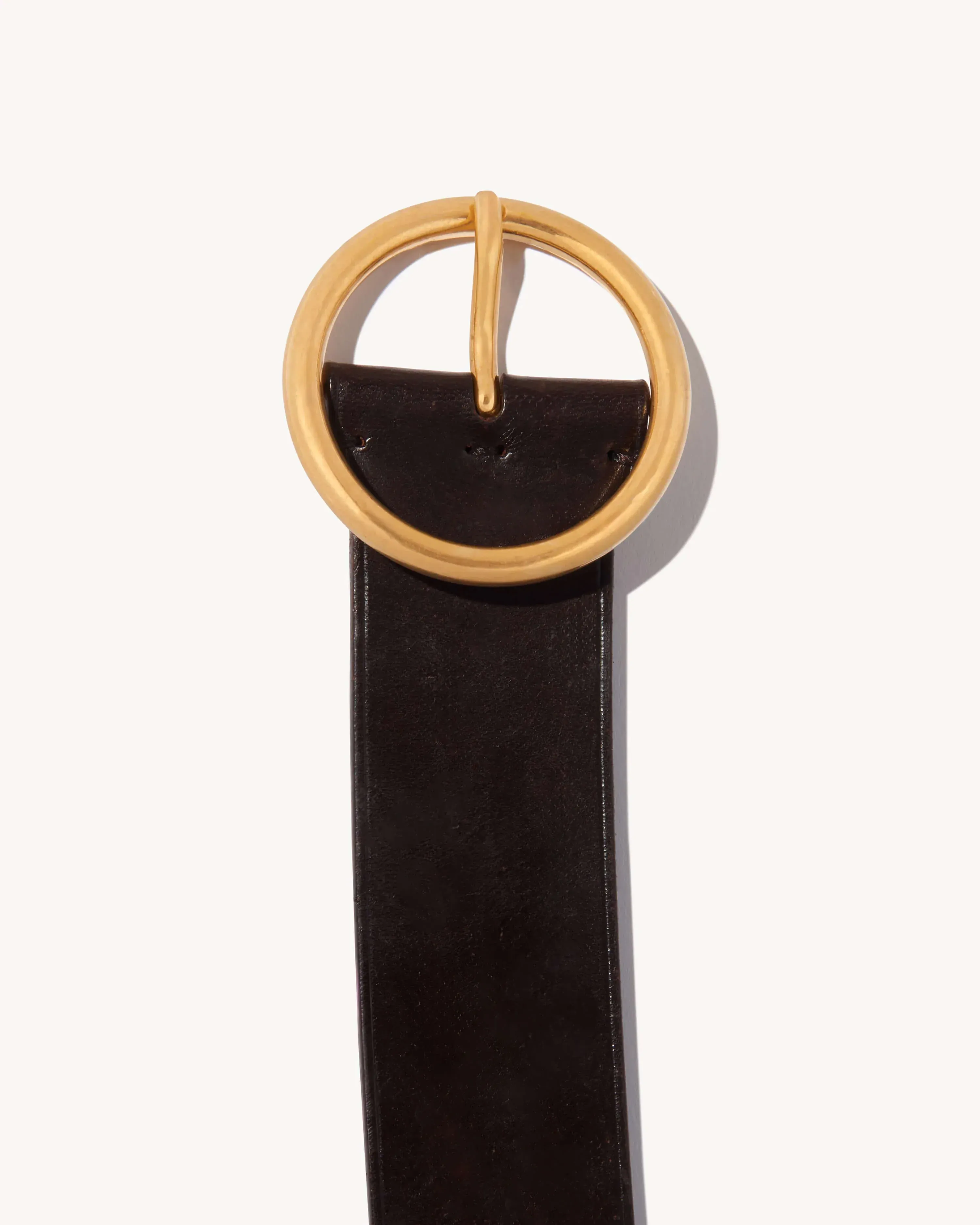 AVERY BELT IN DARK BROWN WITH ANTIQUE BRASS BUCKLE