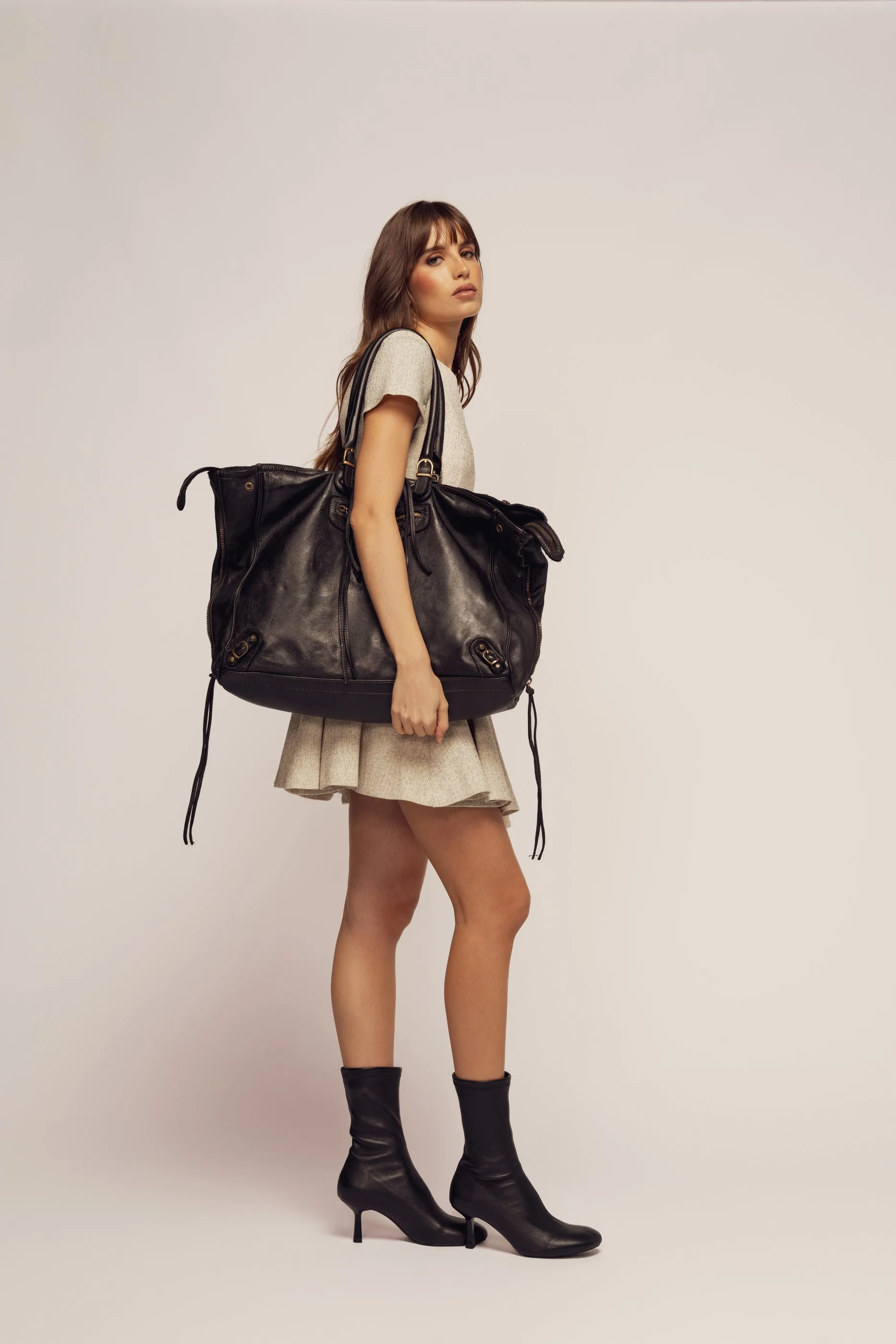 Bayside84 XL Classic Fringe Tote - Black