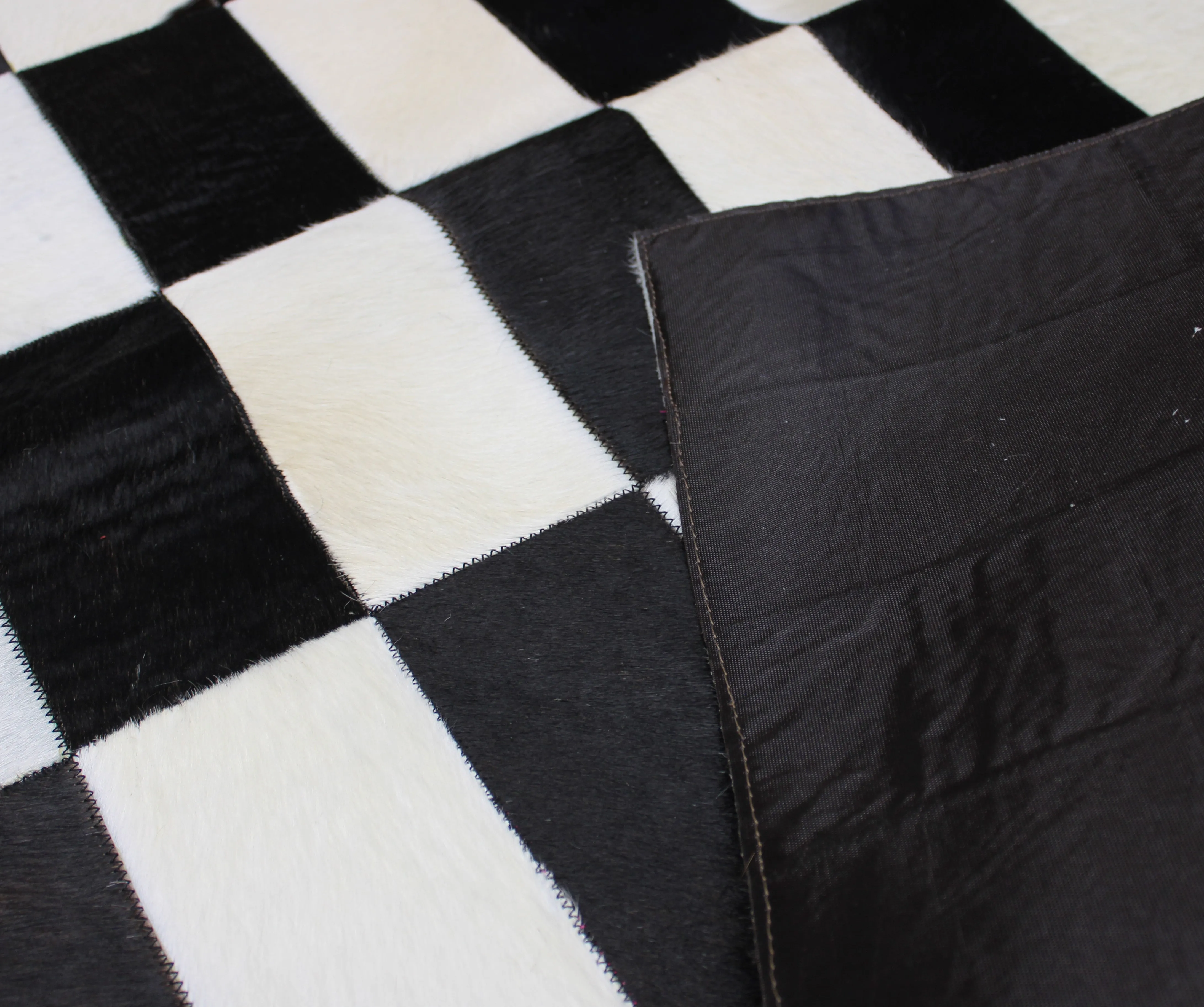 Black & White  Patchwork Cowhide Rug – 4.8 ft x 3.5 ft - Premium Cowhide Rug