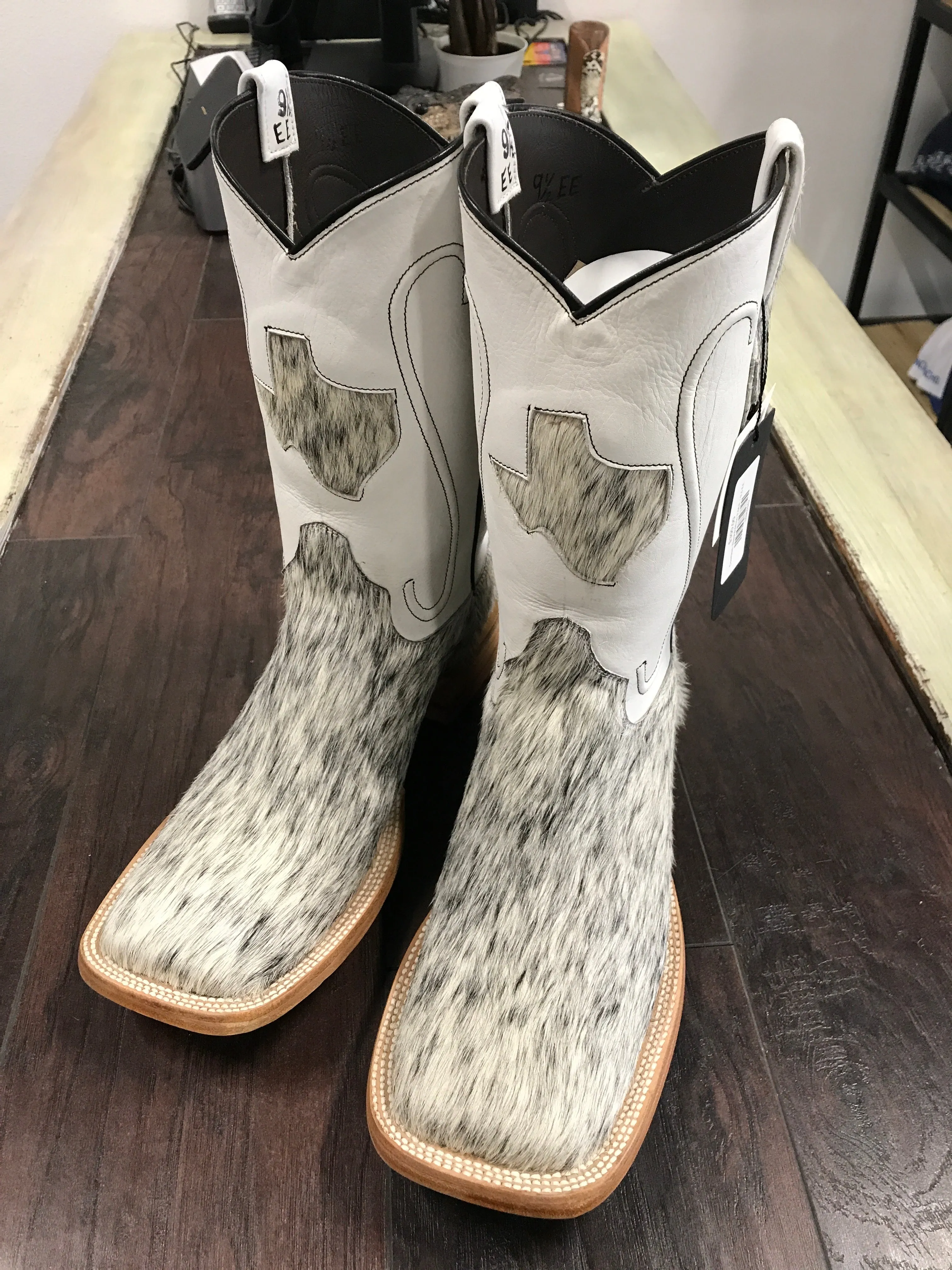 Cowhide- Black&White 9.5EE