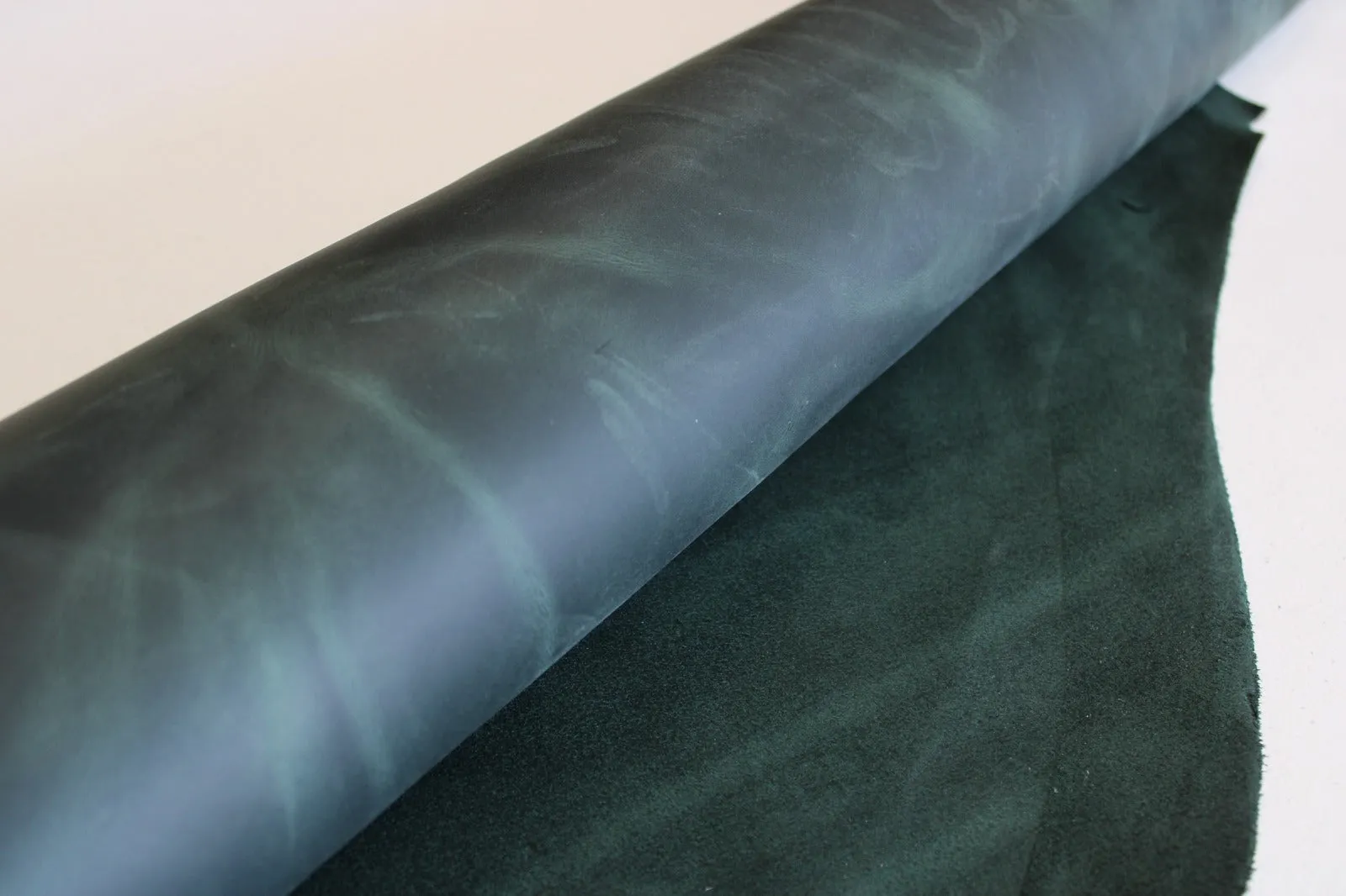 CRAZY HORSE OLIVE GREEN DISTRESSED LEATHER HIDE Thickness 1.6 mm/ 4 oz