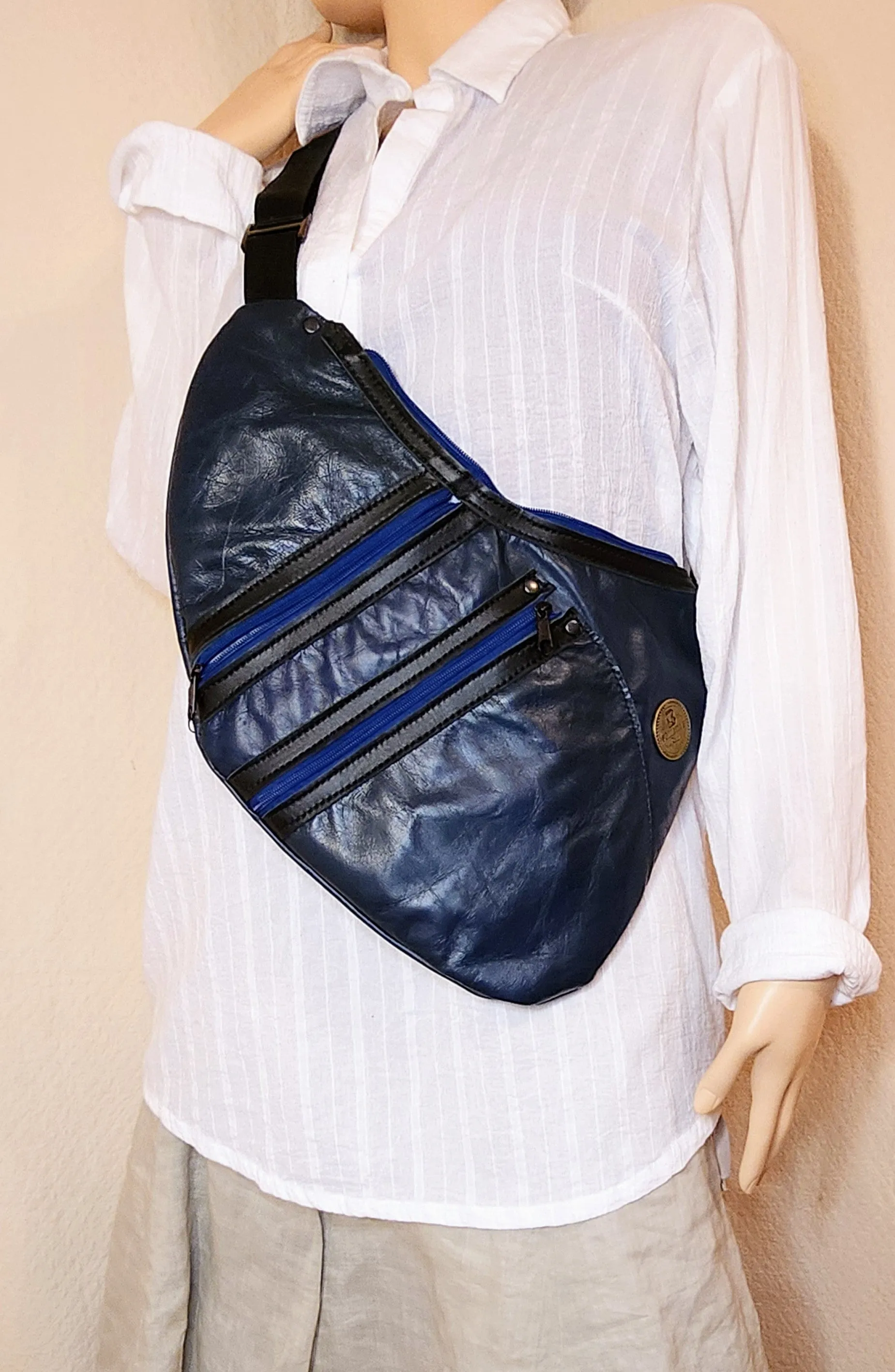 Front Bag in Blue Leather
