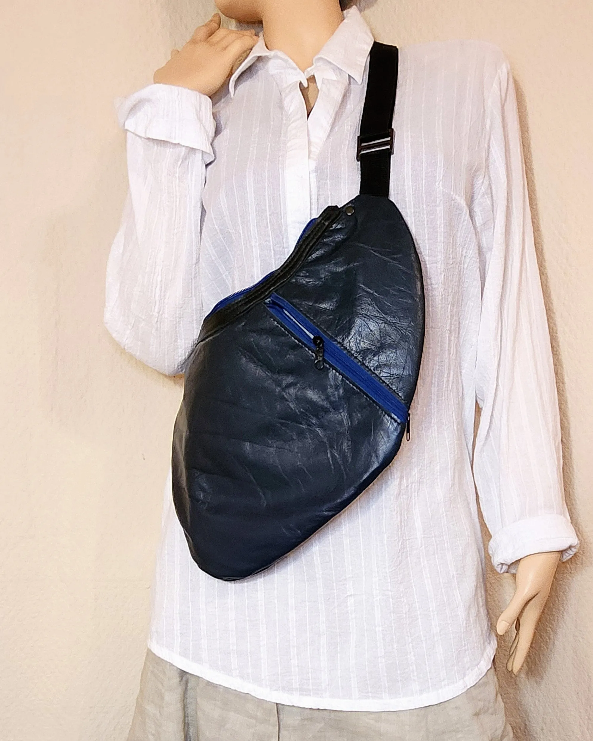 Front Bag in Blue Leather