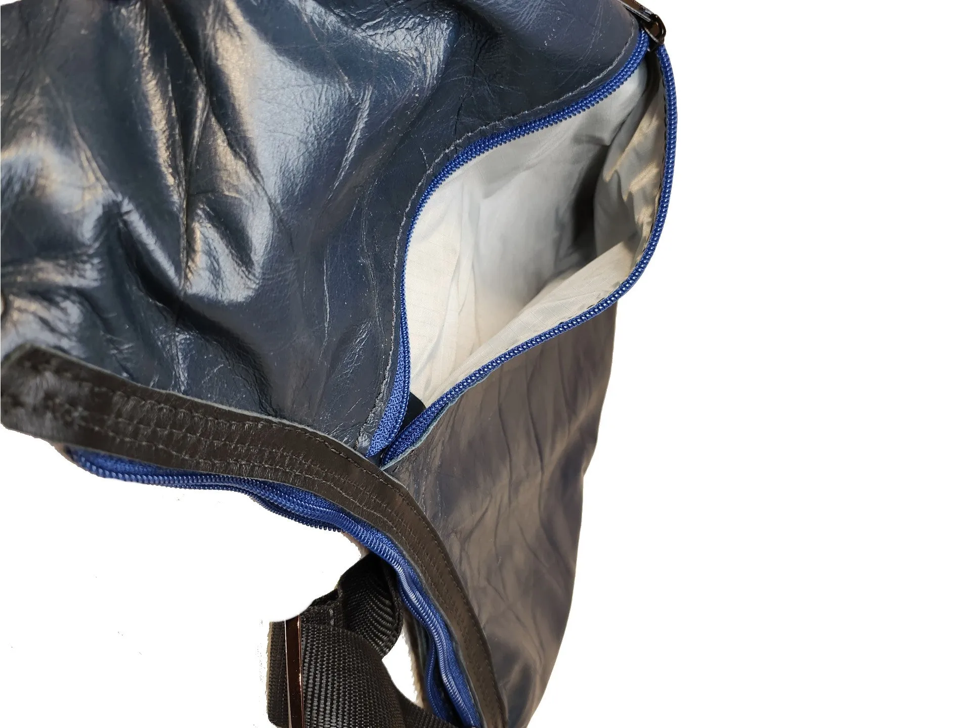 Front Bag in Blue Leather