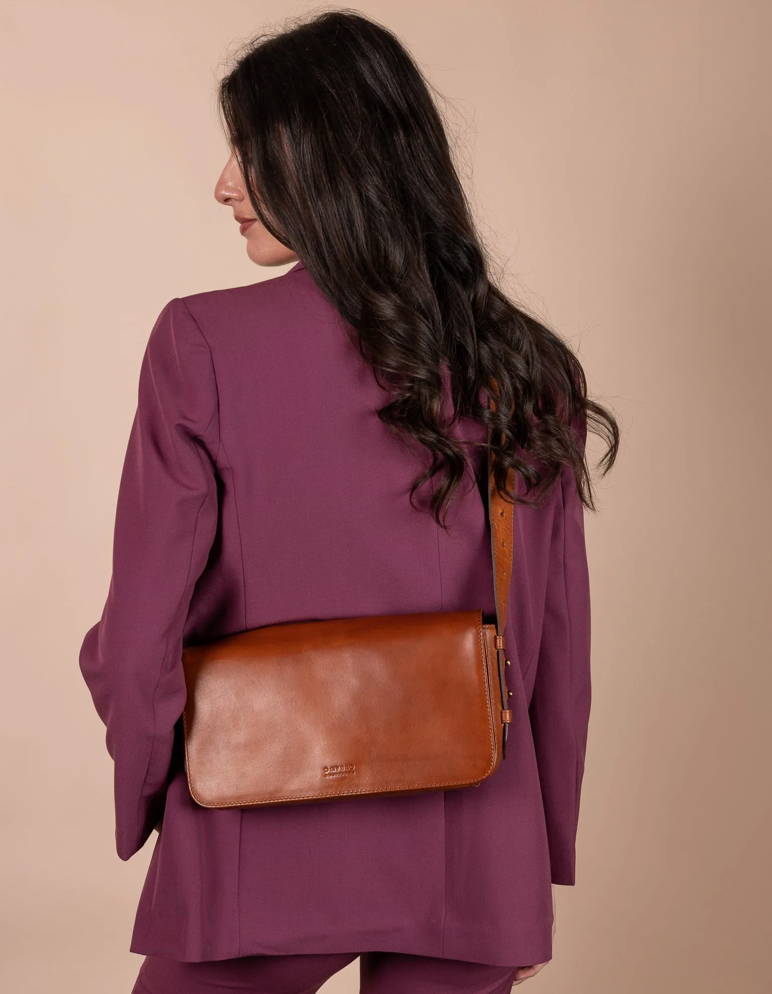 Gina Baguette | Classic Leather