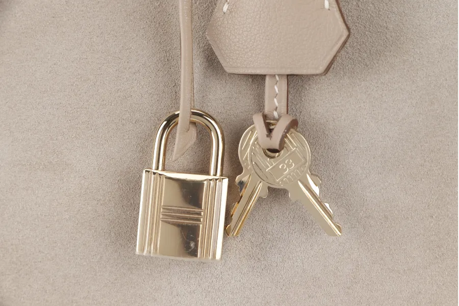 HERMES BIRKIN 35 GRIZZLY ARGILE SWIFT, DOBLIS WITH PERMABRASS HARDWARE STAMP Q (2013) WITH KEYS, LOCK, RAINCOAT AND DUST COVER
