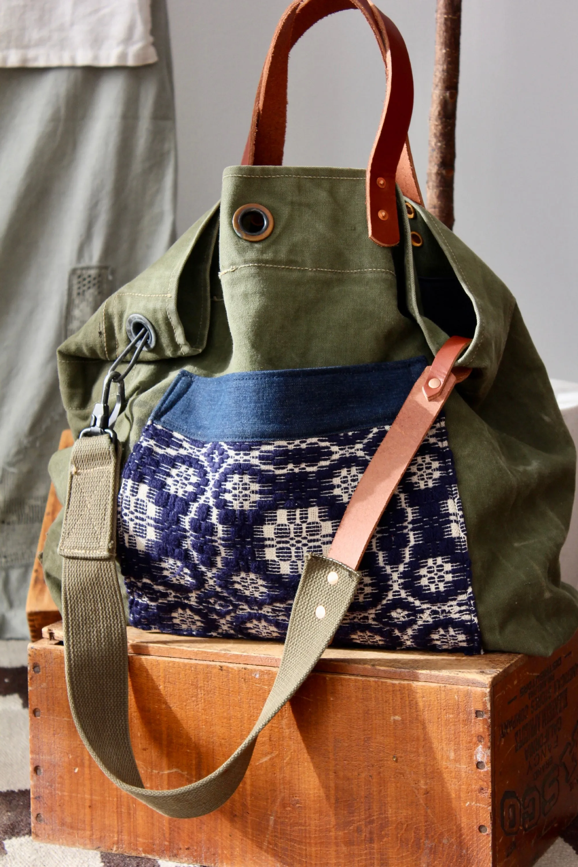 HF151 The Highlands Foundry Heritage Duffle Weekender Bag