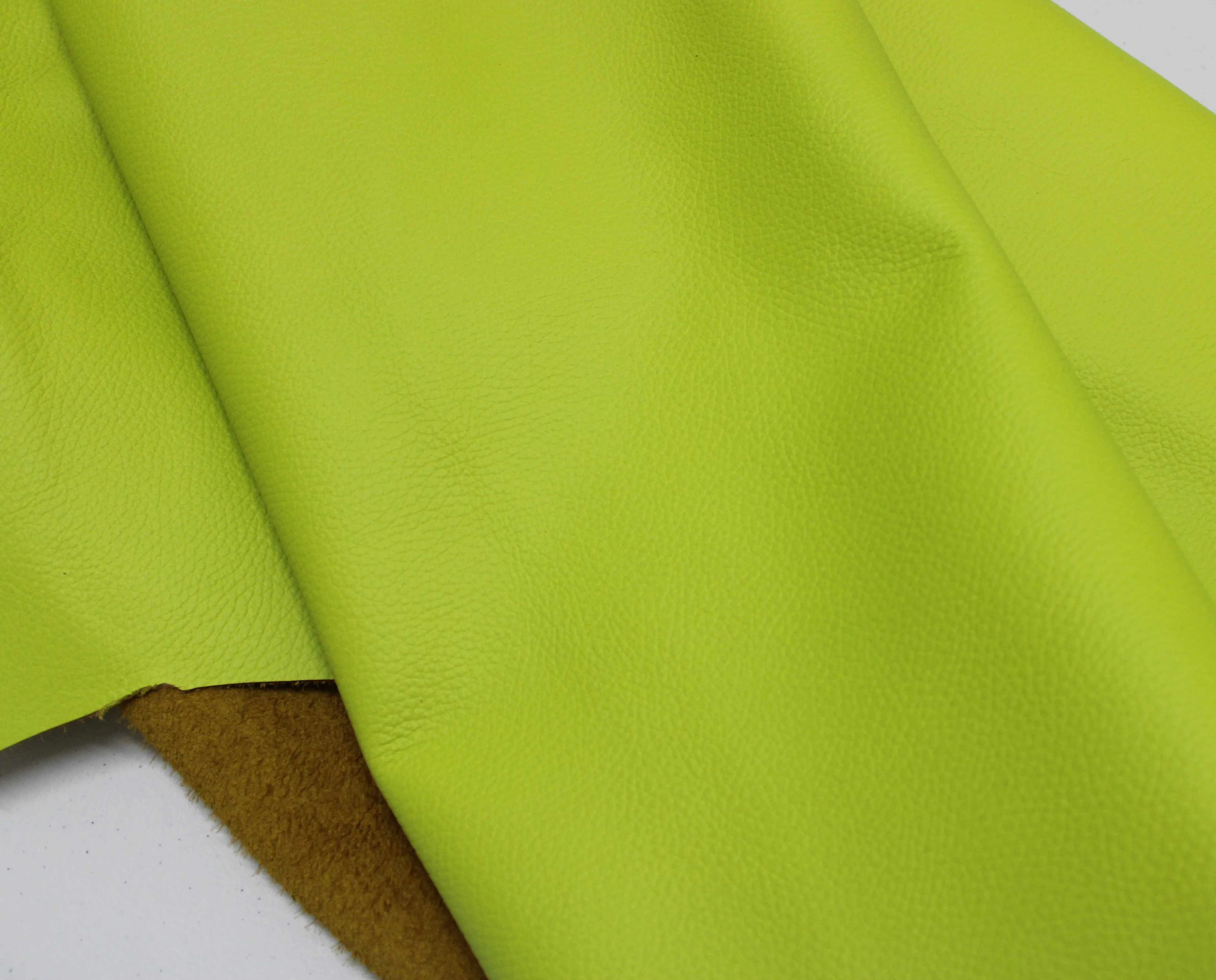 LIME  FLOATER LEATHER Thickness (mm/oz) :1.6 mm - 1.8 mm/ 4 oz - 4.5 oz