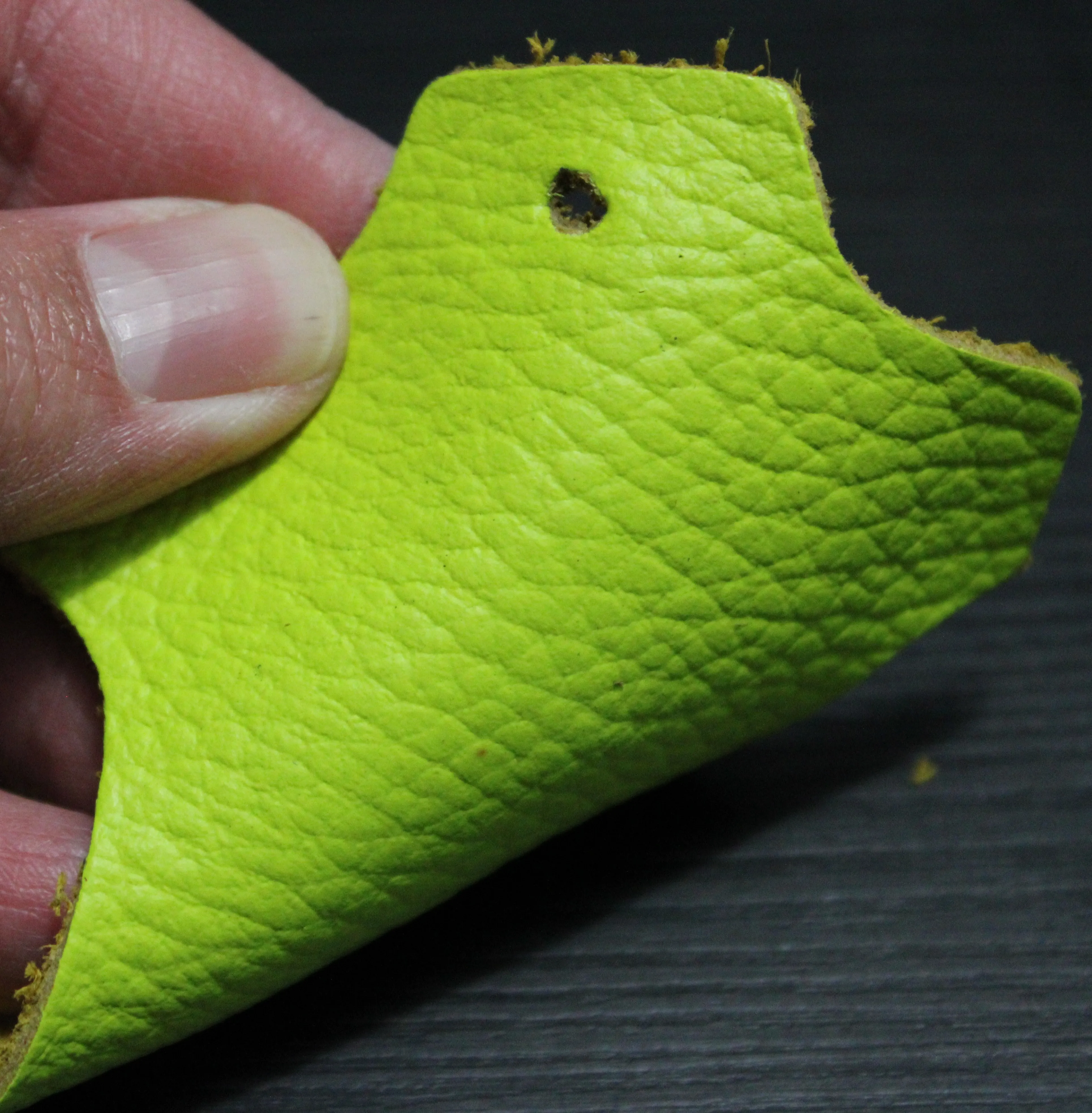 LIME  FLOATER LEATHER Thickness (mm/oz) :1.6 mm - 1.8 mm/ 4 oz - 4.5 oz