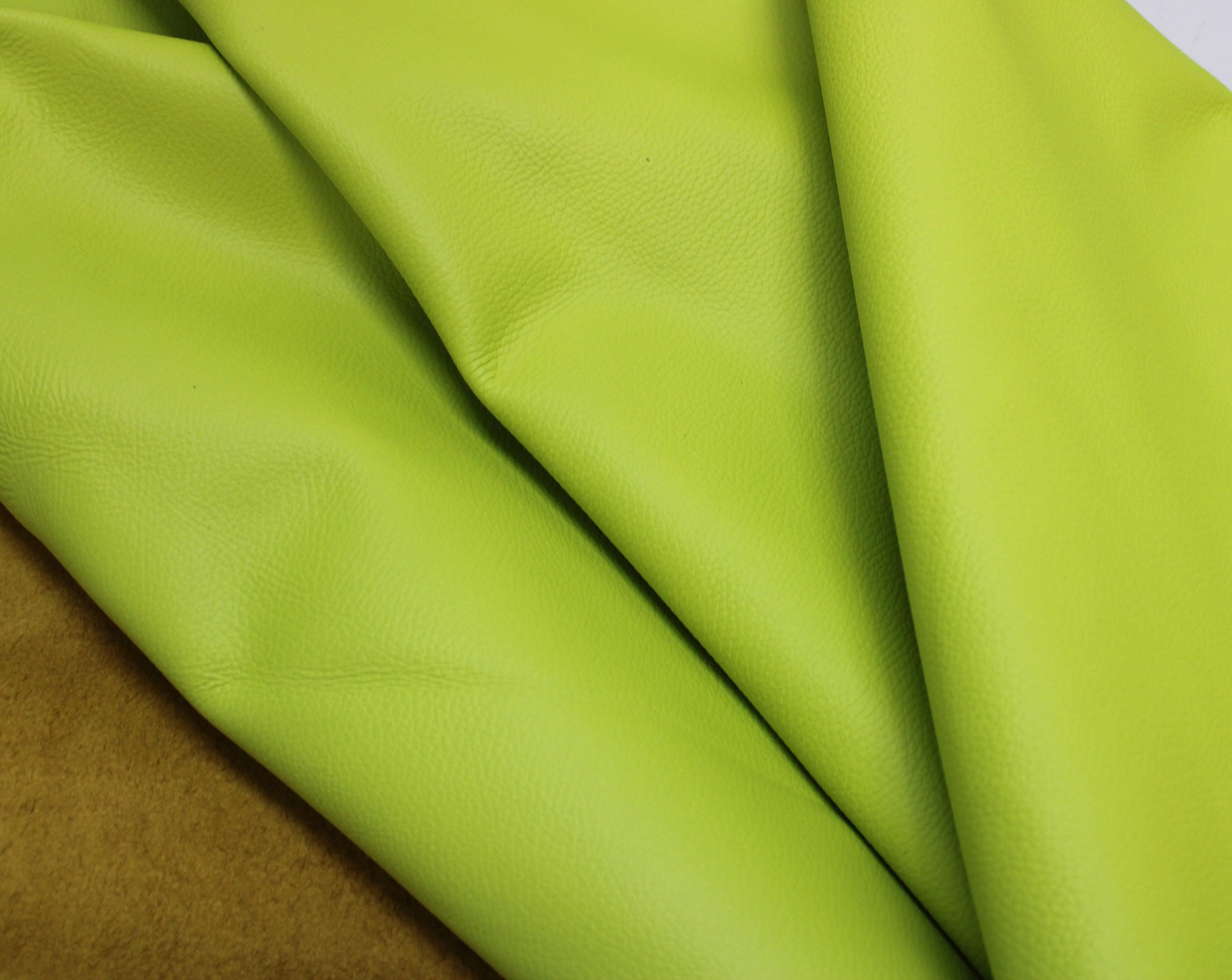 LIME  FLOATER LEATHER Thickness (mm/oz) :1.6 mm - 1.8 mm/ 4 oz - 4.5 oz