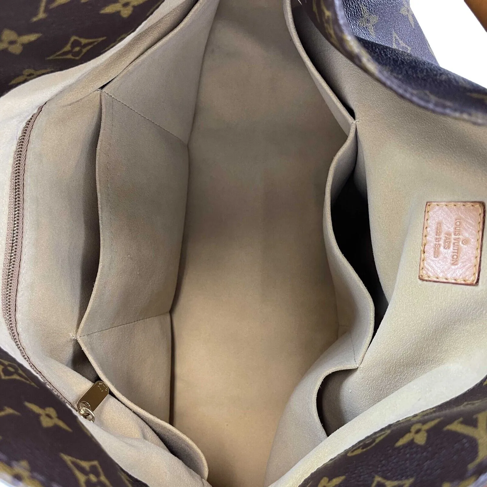 Louis Vuitton - Artsy MM in Monogram Canvas - Brown Shoulder Bag