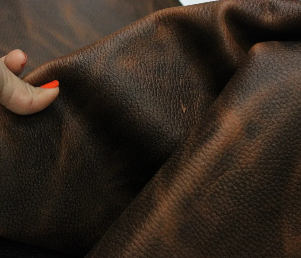 MEDIUM BROWN DISTRESSED PULL UP FLOATHER LEATHER  (mm/oz) :1.6 mm - 1.8 mm/ 4 oz - 4.5 oz