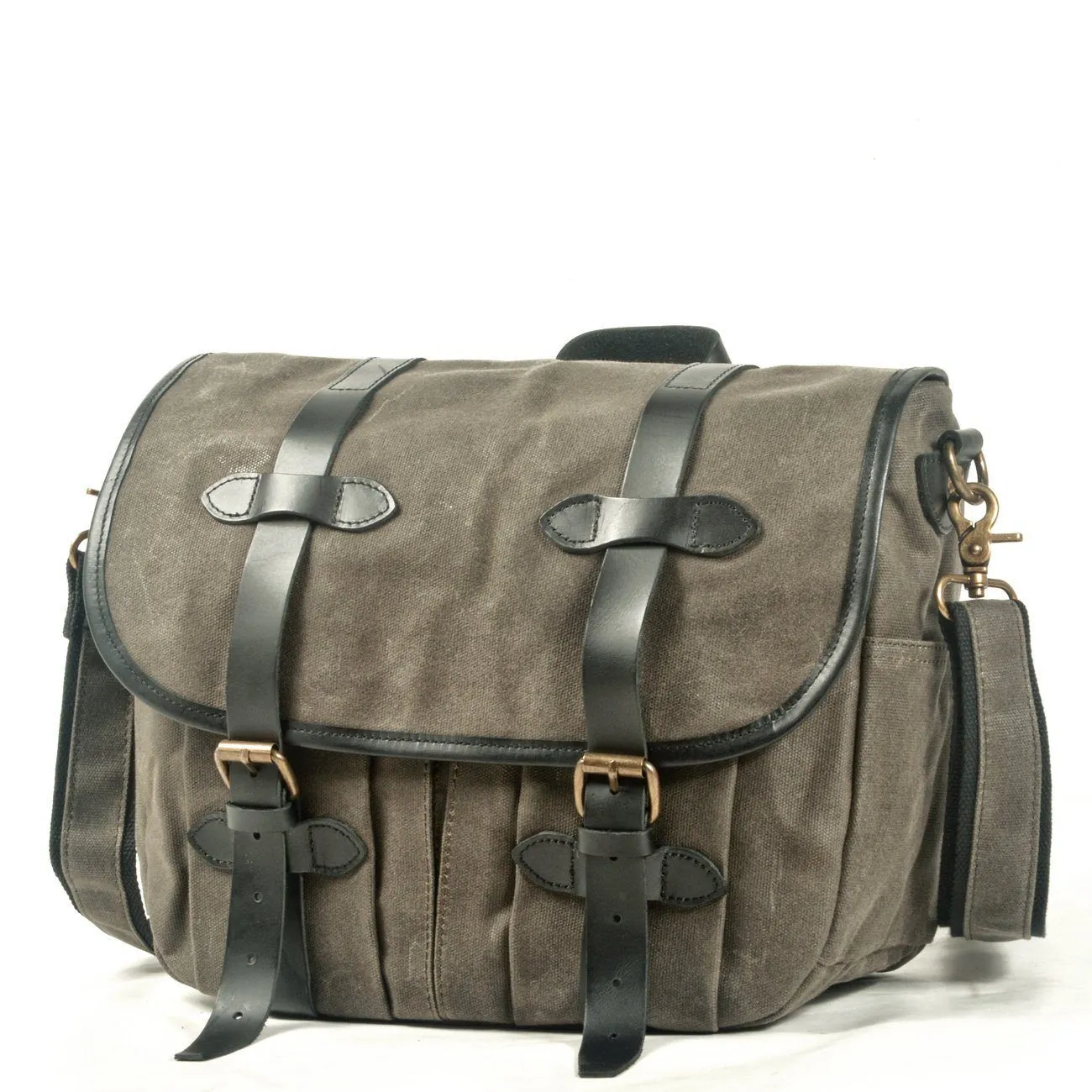 Stylish Vintage Camera Bags for Photographers