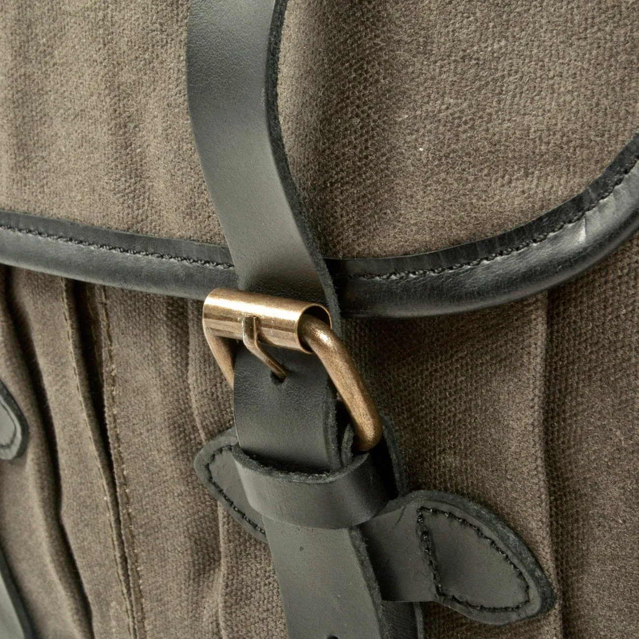 Stylish Vintage Camera Bags for Photographers