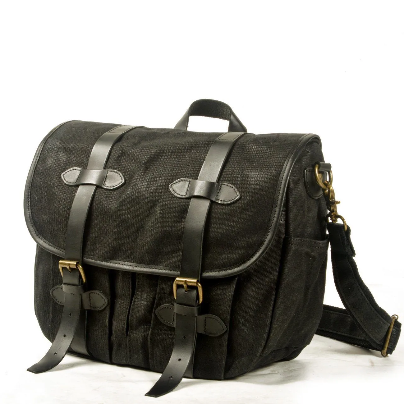 Stylish Vintage Camera Bags for Photographers