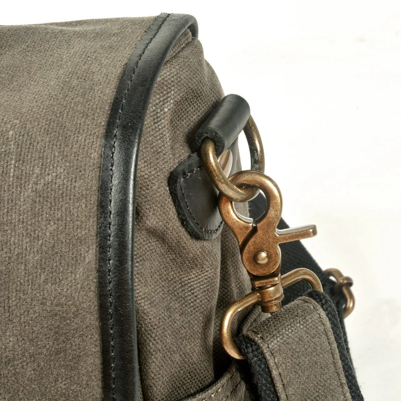 Stylish Vintage Camera Bags for Photographers
