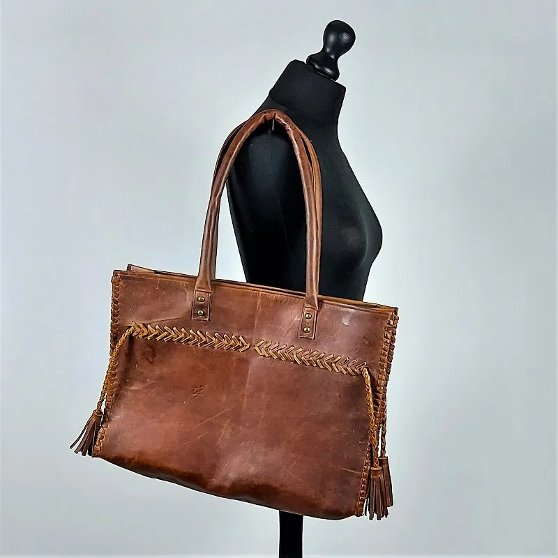 Trendy waxed leather shoulder bag