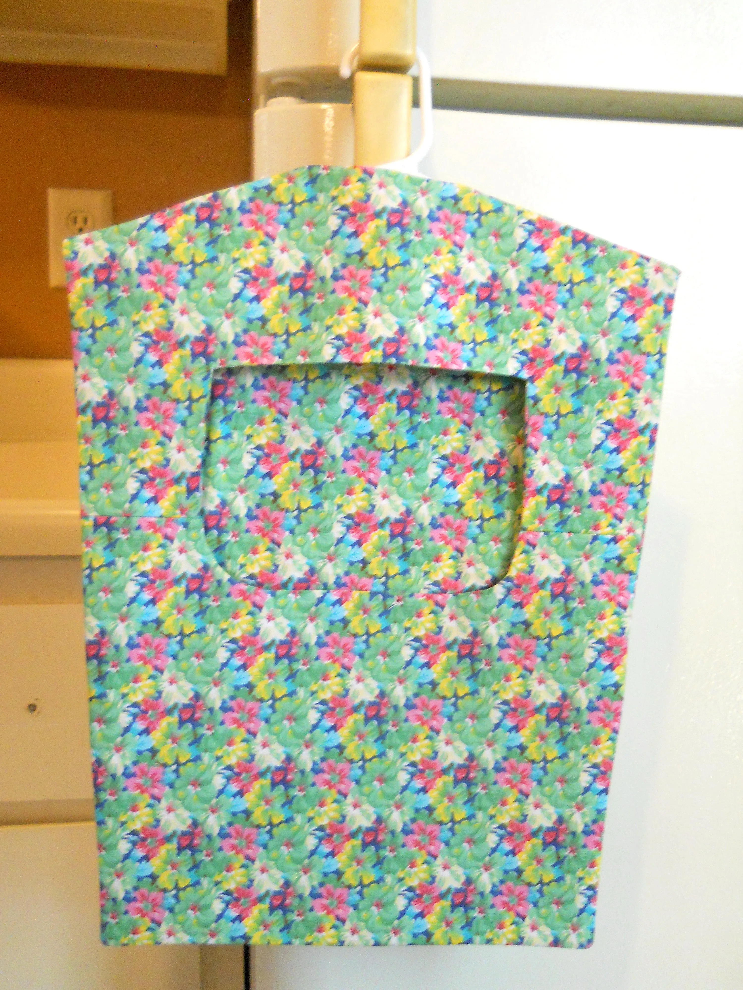 Vintage Style Clothespin Bag in Green and Pink Floral