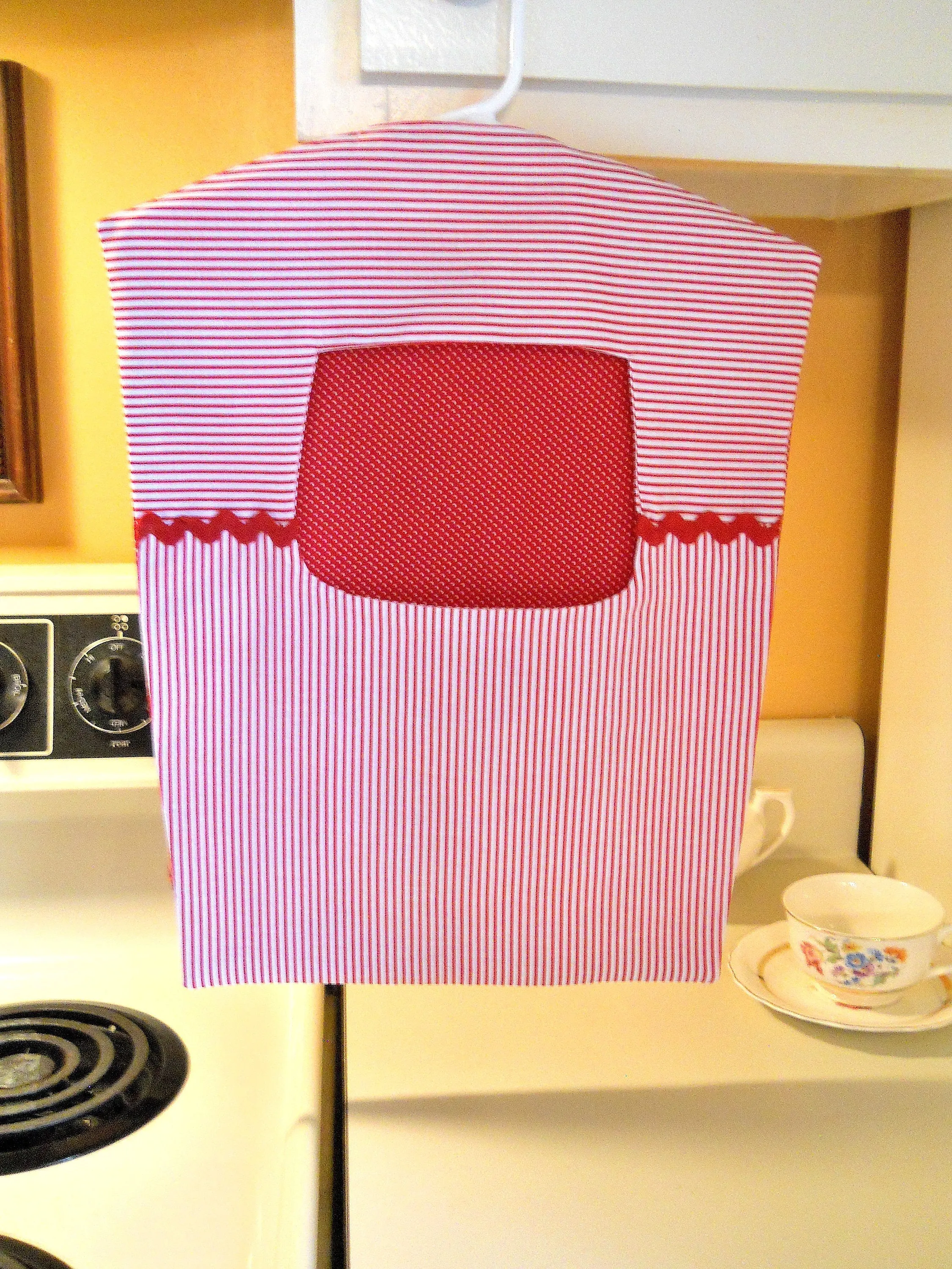 Vintage Style Clothespin Bag in Red and White Stripes